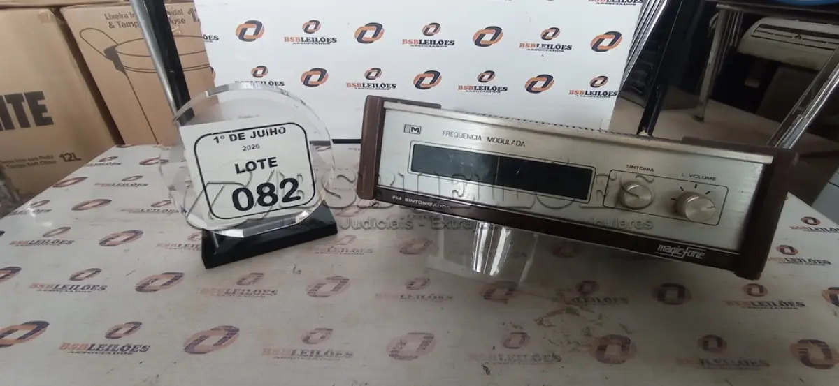 LOTE 082 - 01 SINTONIZADOR DE FM VINTAGE MARCA MAGICFONE. (NO ESTADO) ATENÇÃO! FAZER A VISITAÇÃO ANTES DE ARREMATAR, NÃO SABEMOS SE FUNCIONA, LEILÃO NÃO TEM GARANTIA E NEM DEVOLUÇÃO, SUJEITO A POSSÍVEIS AVARIAS VISÍVEIS/OCULTAS E/OU AUSÊNCIA DE COMPONENTES.