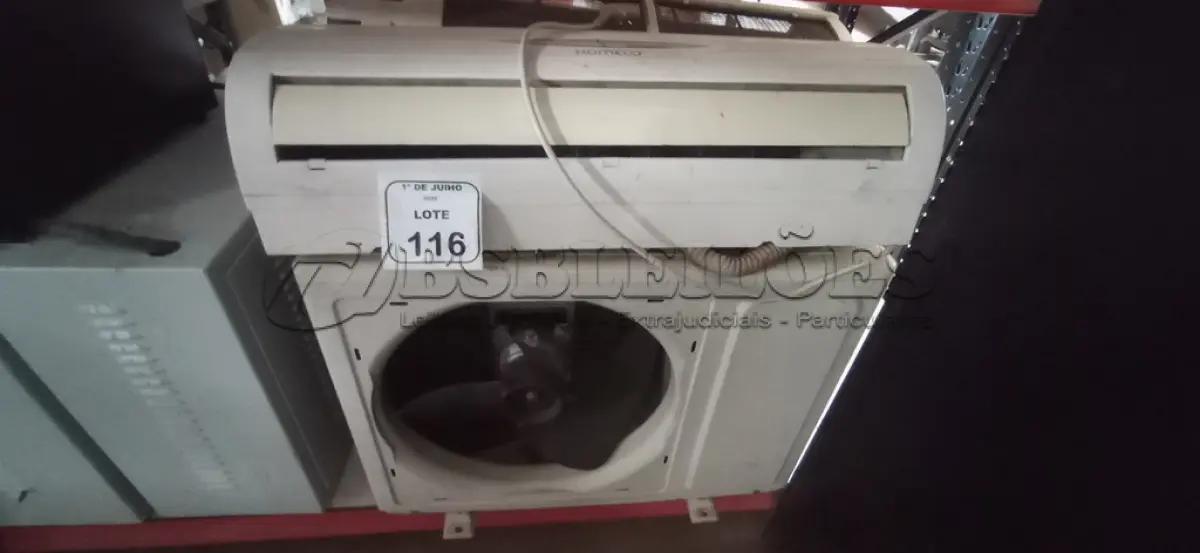 LOTE 116 - 02 AR CONDICIONADO DE MARCAS E MODELOS DIVERSOS. (NO ESTADO) ATENÇÃO! FAZER A VISITAÇÃO ANTES DE ARREMATAR, NÃO SABEMOS SE FUNCIONA, LEILÃO NÃO TEM GARANTIA E NEM DEVOLUÇÃO, SUJEITO A POSSÍVEIS AVARIAS VISÍVEIS/OCULTAS E/OU AUSÊNCIA DE COMPONENTES.