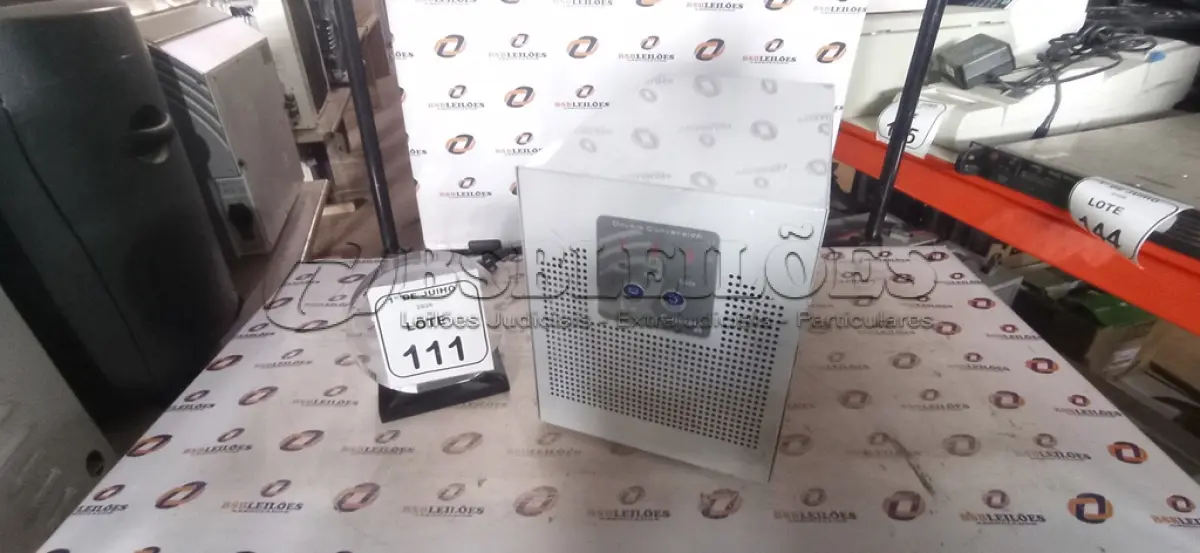 LOTE 111 - 01 NOBREAK DE 2KVA. (NO ESTADO) ATENÇÃO! FAZER A VISITAÇÃO ANTES DE ARREMATAR, NÃO SABEMOS SE FUNCIONA, LEILÃO NÃO TEM GARANTIA E NEM DEVOLUÇÃO, SUJEITO A POSSÍVEIS AVARIAS VISÍVEIS/OCULTAS E/OU AUSÊNCIA DE COMPONENTES.