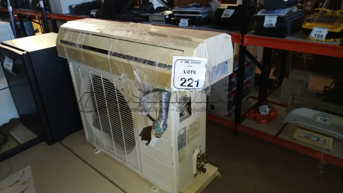 LOTE 221 - 01 AR CONDICIONADO 12.00BTU/H. (NO ESTADO) ATENÇÃO! FAZER A VISITAÇÃO ANTES DE ARREMATAR, NÃO SABEMOS SE FUNCIONA, LEILÃO NÃO TEM GARANTIA E NEM DEVOLUÇÃO, SUJEITO A POSSÍVEIS AVARIAS VISÍVEIS/OCULTAS E/OU AUSÊNCIA DE COMPONENTES.