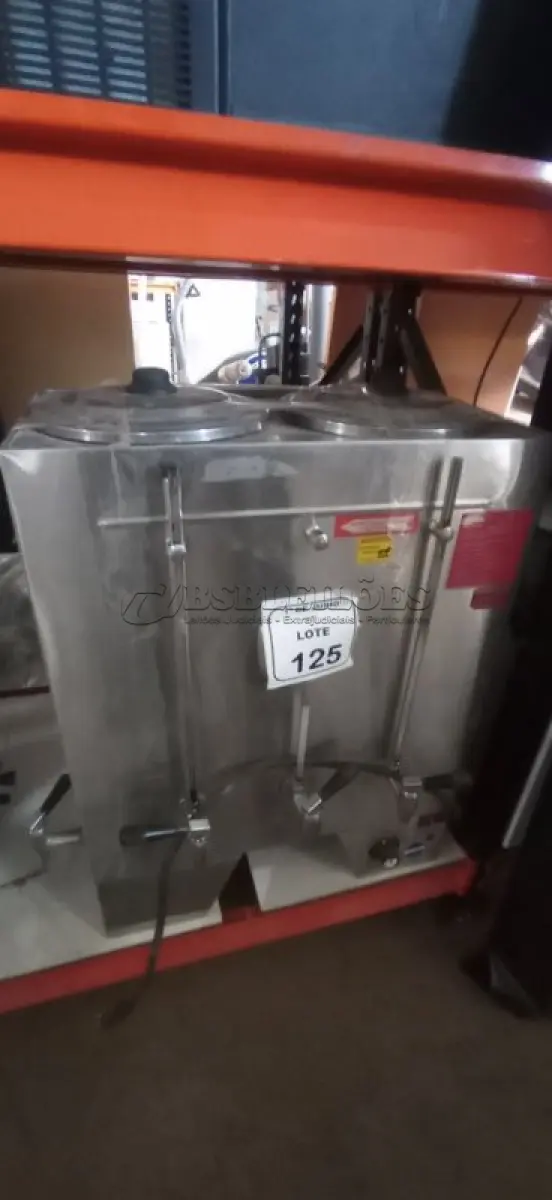 LOTE 125 - 01 CAFETEIRA INDUSTRIAL EM INOX. (NO ESTADO) ATENÇÃO! FAZER A VISITAÇÃO ANTES DE ARREMATAR, NÃO SABEMOS SE FUNCIONA, LEILÃO NÃO TEM GARANTIA E NEM DEVOLUÇÃO, SUJEITO A POSSÍVEIS AVARIAS VISÍVEIS/OCULTAS E/OU AUSÊNCIA DE COMPONENTES.