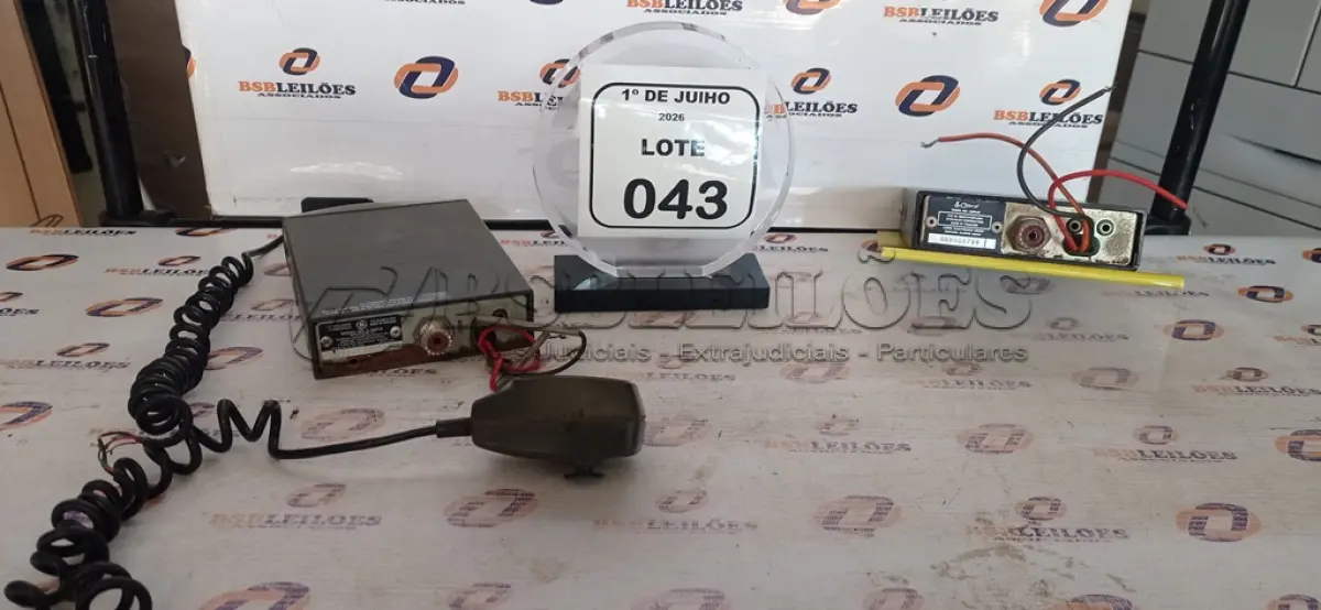 LOTE 043 - 01 RÁDIO MODELO 20 PLUS MARCA COBRA E 01 RÁDIO PX MODELO 3-5807 A MARCA GE. (NO ESTADO) ATENÇÃO! FAZER A VISITAÇÃO ANTES DE ARREMATAR, NÃO SABEMOS SE FUNCIONA, LEILÃO NÃO TEM GARANTIA E NEM DEVOLUÇÃO, SUJEITO A POSSÍVEIS AVARIAS VISÍVEIS/OCULTAS E/OU AUSÊNCIA DE COMPONENTES.