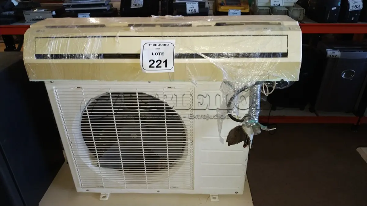 LOTE 221 - 01 AR CONDICIONADO 12.00BTU/H. (NO ESTADO) ATENÇÃO! FAZER A VISITAÇÃO ANTES DE ARREMATAR, NÃO SABEMOS SE FUNCIONA, LEILÃO NÃO TEM GARANTIA E NEM DEVOLUÇÃO, SUJEITO A POSSÍVEIS AVARIAS VISÍVEIS/OCULTAS E/OU AUSÊNCIA DE COMPONENTES.