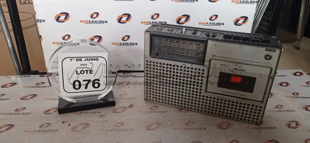 LOTE 076 - 01 RÁDIO GRAVADOR MODELO CR-259. (NO ESTADO) ATENÇÃO! FAZER A VISITAÇÃO ANTES DE ARREMATAR, NÃO SABEMOS SE FUNCIONA, LEILÃO NÃO TEM GARANTIA E NEM DEVOLUÇÃO, SUJEITO A POSSÍVEIS AVARIAS VISÍVEIS/OCULTAS E/OU AUSÊNCIA DE COMPONENTES.