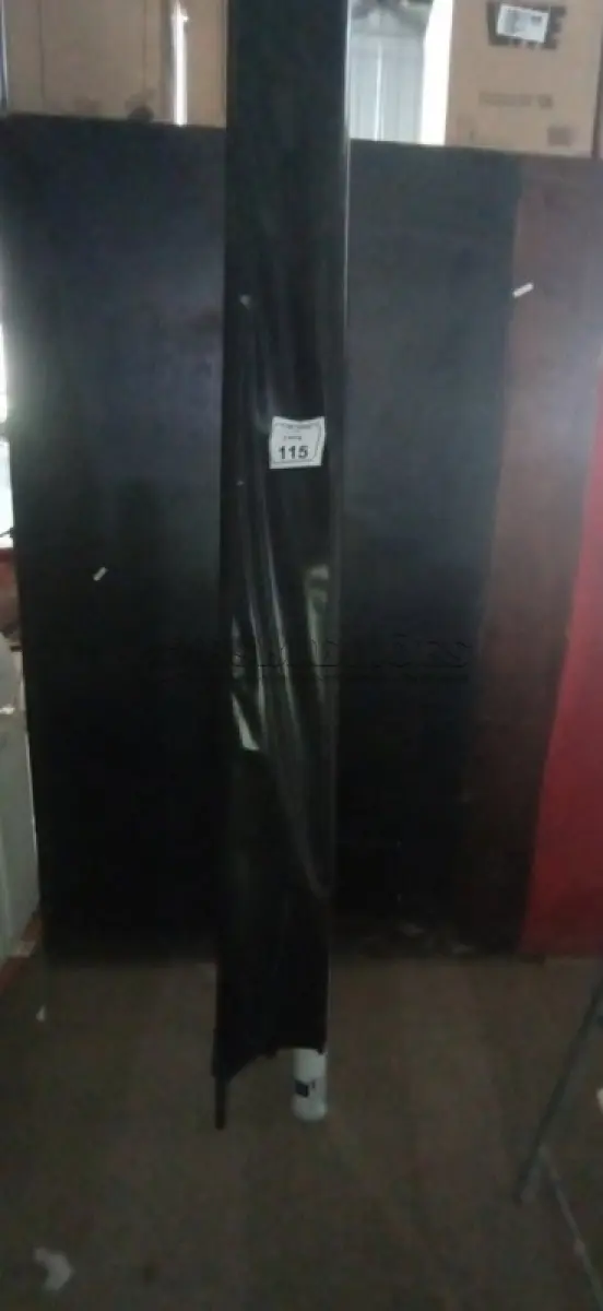 LOTE 115 - 01 TELA DE PROJEÇÃO RETRÁTIL. (NO ESTADO) ATENÇÃO! FAZER A VISITAÇÃO ANTES DE ARREMATAR, NÃO SABEMOS SE FUNCIONA, LEILÃO NÃO TEM GARANTIA E NEM DEVOLUÇÃO, SUJEITO A POSSÍVEIS AVARIAS VISÍVEIS/OCULTAS E/OU AUSÊNCIA DE COMPONENTES.