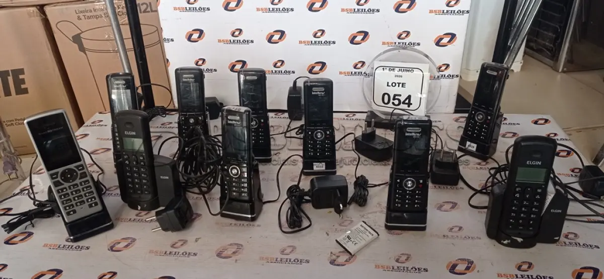 LOTE 054 - 01 LOTE COM VÁRIOS APARELHOS TELEFÔNICOS. (NO ESTADO) ATENÇÃO! FAZER A VISITAÇÃO ANTES DE ARREMATAR, NÃO SABEMOS SE FUNCIONA, LEILÃO NÃO TEM GARANTIA E NEM DEVOLUÇÃO, SUJEITO A POSSÍVEIS AVARIAS VISÍVEIS/OCULTAS E/OU AUSÊNCIA DE COMPONENTES.
