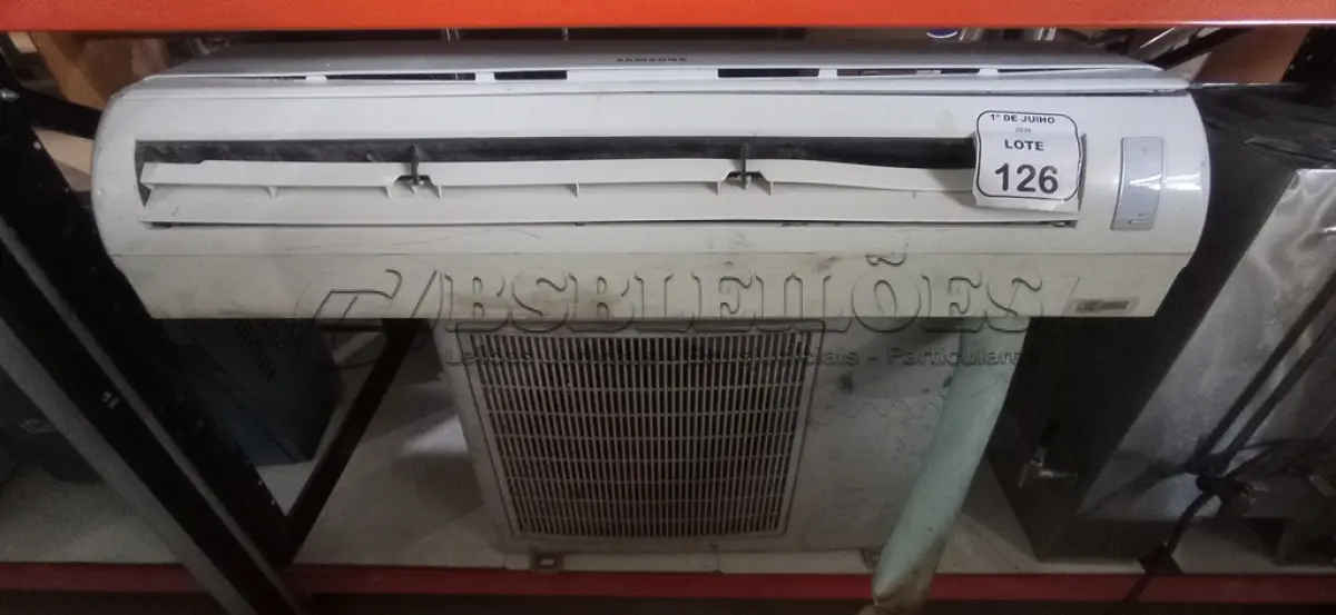 LOTE 126 - 01 AR CONDICIONADO 24.000BTU/H MARCA SAMSUNG. (NO ESTADO) ATENÇÃO! FAZER A VISITAÇÃO ANTES DE ARREMATAR, NÃO SABEMOS SE FUNCIONA, LEILÃO NÃO TEM GARANTIA E NEM DEVOLUÇÃO, SUJEITO A POSSÍVEIS AVARIAS VISÍVEIS/OCULTAS E/OU AUSÊNCIA DE COMPONENTES.