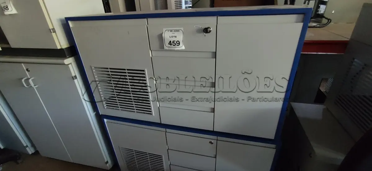 LOTE 459 - 02 BALCÕES DE ESCRITÓRIO COM 04 GAVETA COM 01 PORTA E 01 SUPORTE PARA CPU. (NO ESTADO) ATENÇÃO! FAZER A VISITAÇÃO ANTES DE ARREMATAR, NÃO SABEMOS SE FUNCIONA, LEILÃO NÃO TEM GARANTIA E NEM DEVOLUÇÃO, SUJEITO A POSSÍVEIS AVARIAS VISÍVEIS/OCULTAS E/OU AUSÊNCIA DE COMPONENTES.