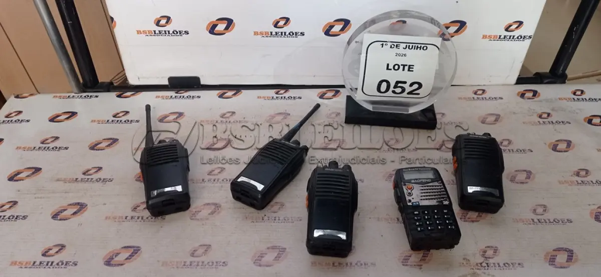 LOTE 052 - 05 RÁDIOS COMUNICADORES MARCA BAOFENG SEM CARREGADOR. (NO ESTADO) ATENÇÃO! FAZER A VISITAÇÃO ANTES DE ARREMATAR, NÃO SABEMOS SE FUNCIONA, LEILÃO NÃO TEM GARANTIA E NEM DEVOLUÇÃO, SUJEITO A POSSÍVEIS AVARIAS VISÍVEIS/OCULTAS E/OU AUSÊNCIA DE COMPONENTES.