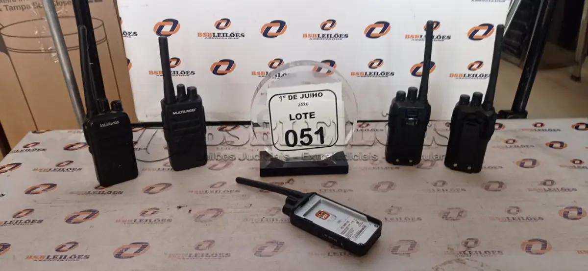 LOTE 051 - 05 RÁDIOS COMUNICADORES SEM CARREGADOR DE MARCAS E MODELOS DIVERSOS. (NO ESTADO) ATENÇÃO! FAZER A VISITAÇÃO ANTES DE ARREMATAR, NÃO SABEMOS SE FUNCIONA, LEILÃO NÃO TEM GARANTIA E NEM DEVOLUÇÃO, SUJEITO A POSSÍVEIS AVARIAS VISÍVEIS/OCULTAS E/OU AUSÊNCIA DE COMPONENTES.
