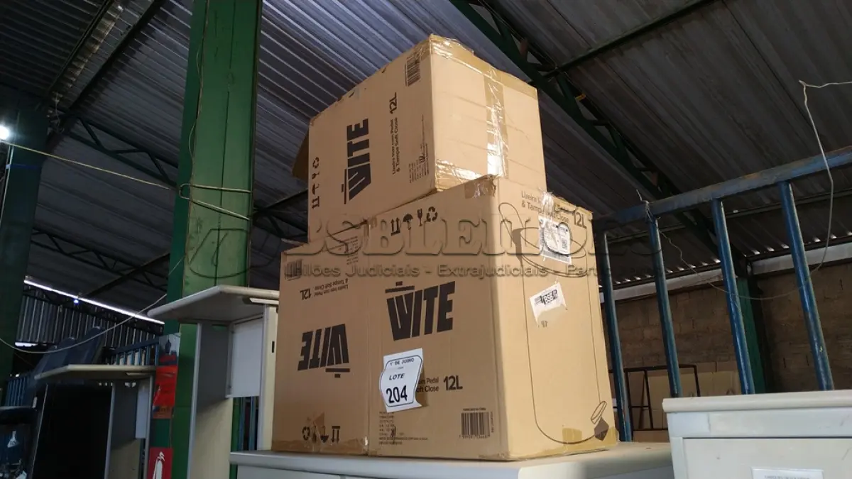 LOTE 204 - 03 LIXEIRAS EM INOX COM PEDAL SEM TAMPA. (NO ESTADO) ATENÇÃO! FAZER A VISITAÇÃO ANTES DE ARREMATAR, NÃO SABEMOS SE FUNCIONA, LEILÃO NÃO TEM GARANTIA E NEM DEVOLUÇÃO, SUJEITO A POSSÍVEIS AVARIAS VISÍVEIS/OCULTAS E/OU AUSÊNCIA DE COMPONENTES.
