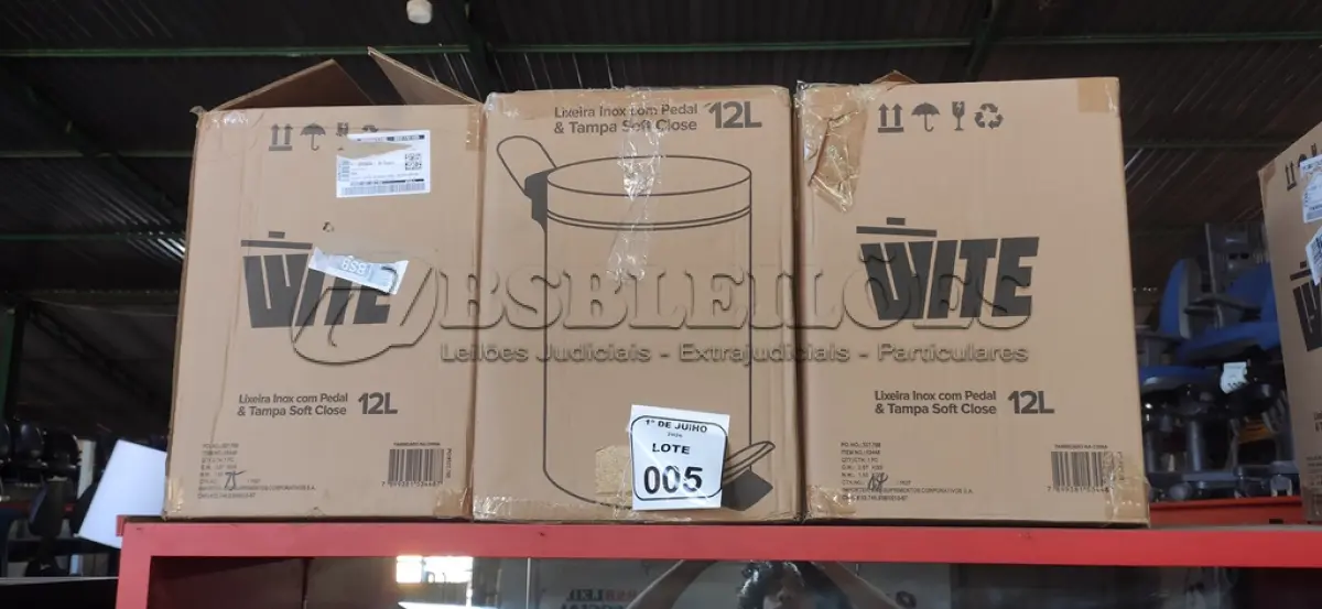 LOTE 005 - 03 LIXEIRAS EM INOX COM PEDAL SEM TAMPA. (NO ESTADO) ATENÇÃO! FAZER A VISITAÇÃO ANTES DE ARREMATAR, NÃO SABEMOS SE FUNCIONA, LEILÃO NÃO TEM GARANTIA E NEM DEVOLUÇÃO, SUJEITO A POSSÍVEIS AVARIAS VISÍVEIS/OCULTAS E/OU AUSÊNCIA DE COMPONENTES.