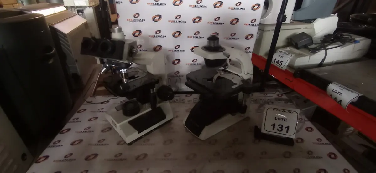 LOTE 131 - 02 MICROSCÓPIOS. (NO ESTADO) ATENÇÃO! FAZER A VISITAÇÃO ANTES DE ARREMATAR, NÃO SABEMOS SE FUNCIONA, LEILÃO NÃO TEM GARANTIA E NEM DEVOLUÇÃO, SUJEITO A POSSÍVEIS AVARIAS VISÍVEIS/OCULTAS E/OU AUSÊNCIA DE COMPONENTES.