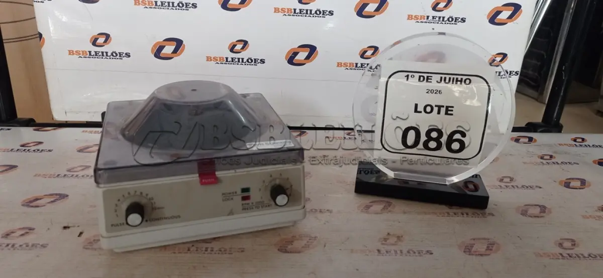 LOTE 086 - 01 MINI CENTRIFUGA MODELO V MARCA VWR SCINTIFIC. (NO ESTADO) ATENÇÃO! FAZER A VISITAÇÃO ANTES DE ARREMATAR, NÃO SABEMOS SE FUNCIONA, LEILÃO NÃO TEM GARANTIA E NEM DEVOLUÇÃO, SUJEITO A POSSÍVEIS AVARIAS VISÍVEIS/OCULTAS E/OU AUSÊNCIA DE COMPONENTES.