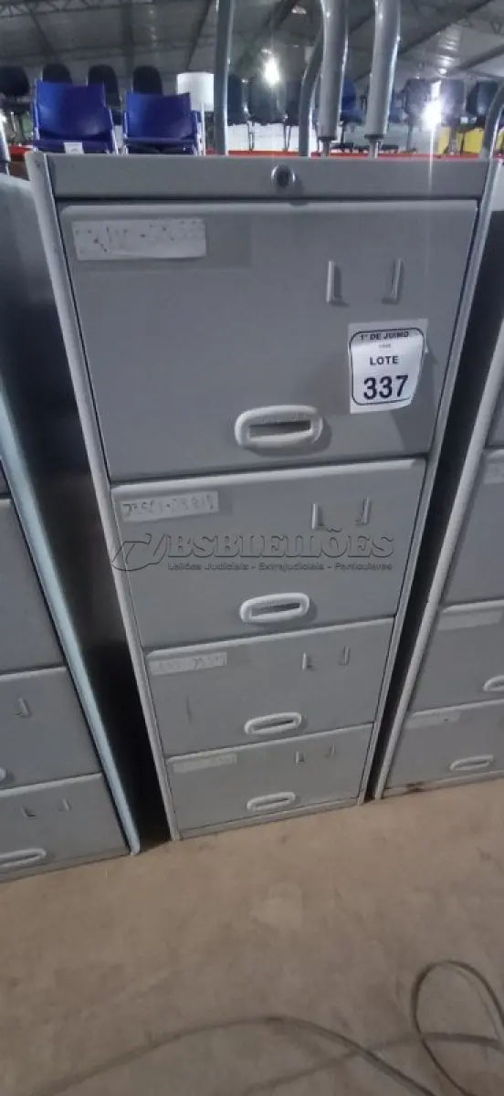 LOTE 337 - 01 ARQUIVO DE AÇO COM 04 GAVETAS. (NO ESTADO) ATENÇÃO! FAZER A VISITAÇÃO ANTES DE ARREMATAR, NÃO SABEMOS SE FUNCIONA, LEILÃO NÃO TEM GARANTIA E NEM DEVOLUÇÃO, SUJEITO A POSSÍVEIS AVARIAS VISÍVEIS/OCULTAS E/OU AUSÊNCIA DE COMPONENTES.