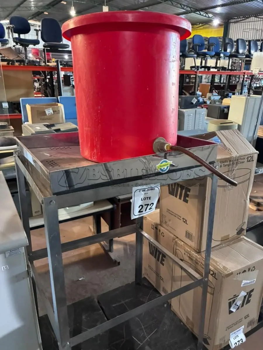 LOTE 272 - 01 BANHO MARIA EM INOX E 01 RECIPIENTE DE ARMAZENAMENTO COM MANGUEIRA DE SAÍDA. (NO ESTADO) ATENÇÃO! FAZER A VISITAÇÃO ANTES DE ARREMATAR, NÃO SABEMOS SE FUNCIONA, LEILÃO NÃO TEM GARANTIA E NEM DEVOLUÇÃO, SUJEITO A POSSÍVEIS AVARIAS VISÍVEIS/OCULTAS E/OU AUSÊNCIA DE COMPONENTES.