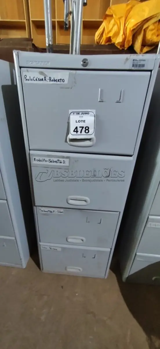LOTE 478 - 01 ARQUIVO DE AÇO COM 04 GAVETAS. (NO ESTADO) ATENÇÃO! FAZER A VISITAÇÃO ANTES DE ARREMATAR, NÃO SABEMOS SE FUNCIONA, LEILÃO NÃO TEM GARANTIA E NEM DEVOLUÇÃO, SUJEITO A POSSÍVEIS AVARIAS VISÍVEIS/OCULTAS E/OU AUSÊNCIA DE COMPONENTES.