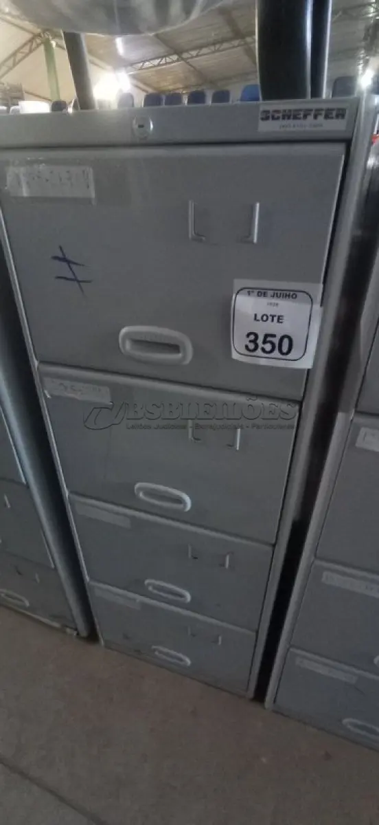 LOTE 350 - 01 ARQUIVO DE AÇO COM 04 GAVETAS. (NO ESTADO) ATENÇÃO! FAZER A VISITAÇÃO ANTES DE ARREMATAR, NÃO SABEMOS SE FUNCIONA, LEILÃO NÃO TEM GARANTIA E NEM DEVOLUÇÃO, SUJEITO A POSSÍVEIS AVARIAS VISÍVEIS/OCULTAS E/OU AUSÊNCIA DE COMPONENTES.