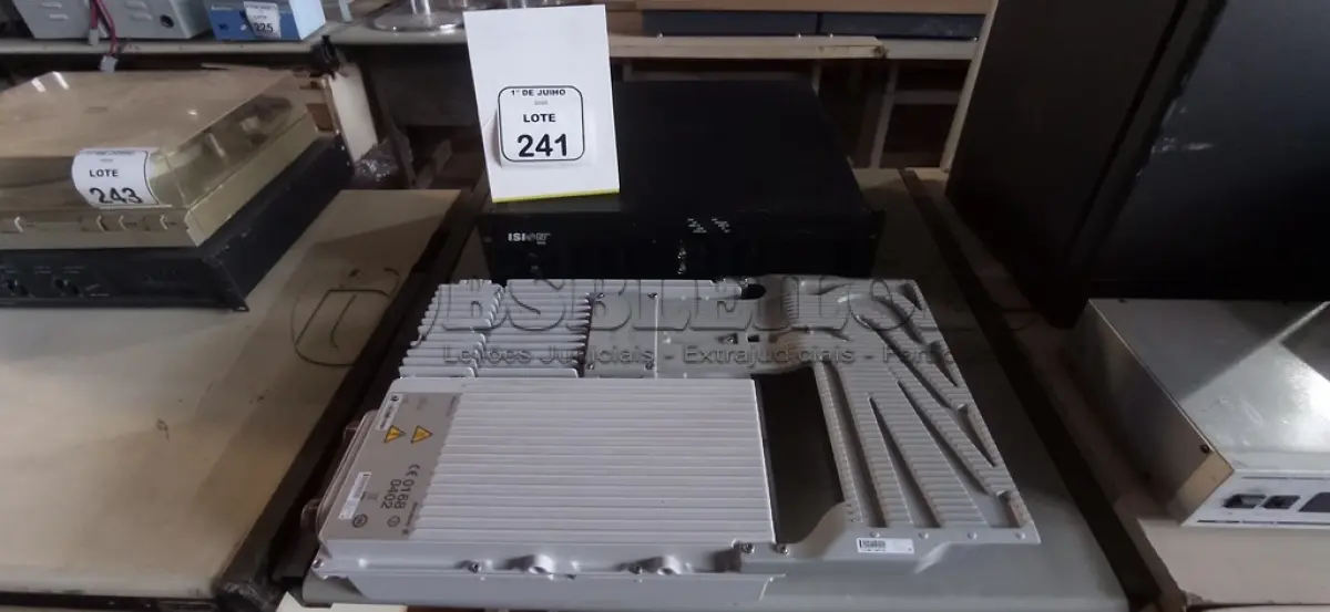 LOTE 241 - 01 UNIDADE DE RÁDIO REMOTA MODELO RRUS 01 B1 MARCA ERICSSON E 01 PABX ISION IP MARCA LEUCOTRON. (NO ESTADO) ATENÇÃO! FAZER A VISITAÇÃO ANTES DE ARREMATAR, NÃO SABEMOS SE FUNCIONA, LEILÃO NÃO TEM GARANTIA E NEM DEVOLUÇÃO, SUJEITO A POSSÍVEIS AVARIAS VISÍVEIS/OCULTAS E/OU AUSÊNCIA DE COMPONENTES.