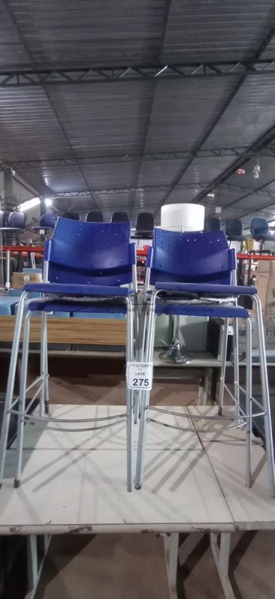 LOTE 275 - 04 CADEIRAS ALTAS. (NO ESTADO) ATENÇÃO! FAZER A VISITAÇÃO ANTES DE ARREMATAR, NÃO SABEMOS SE FUNCIONA, LEILÃO NÃO TEM GARANTIA E NEM DEVOLUÇÃO, SUJEITO A POSSÍVEIS AVARIAS VISÍVEIS/OCULTAS E/OU AUSÊNCIA DE COMPONENTES.