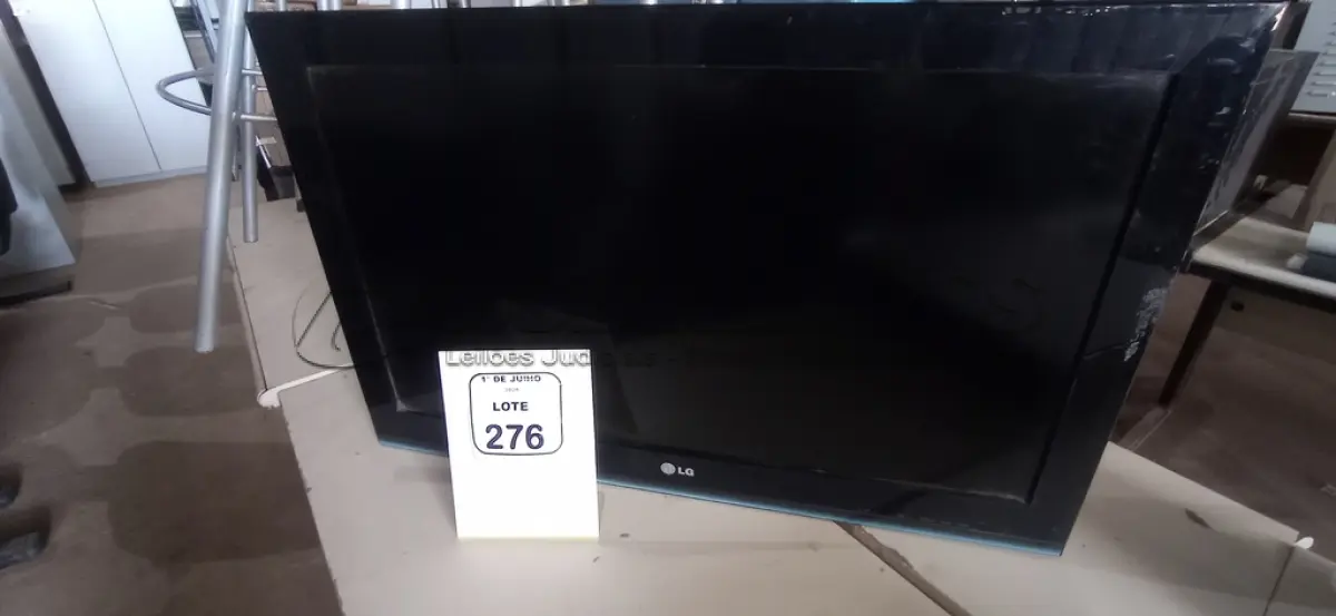 LOTE 276 - 01 TV 32’’ MARCA LG. (NO ESTADO) ATENÇÃO! FAZER A VISITAÇÃO ANTES DE ARREMATAR, NÃO SABEMOS SE FUNCIONA, LEILÃO NÃO TEM GARANTIA E NEM DEVOLUÇÃO, SUJEITO A POSSÍVEIS AVARIAS VISÍVEIS/OCULTAS E/OU AUSÊNCIA DE COMPONENTES.