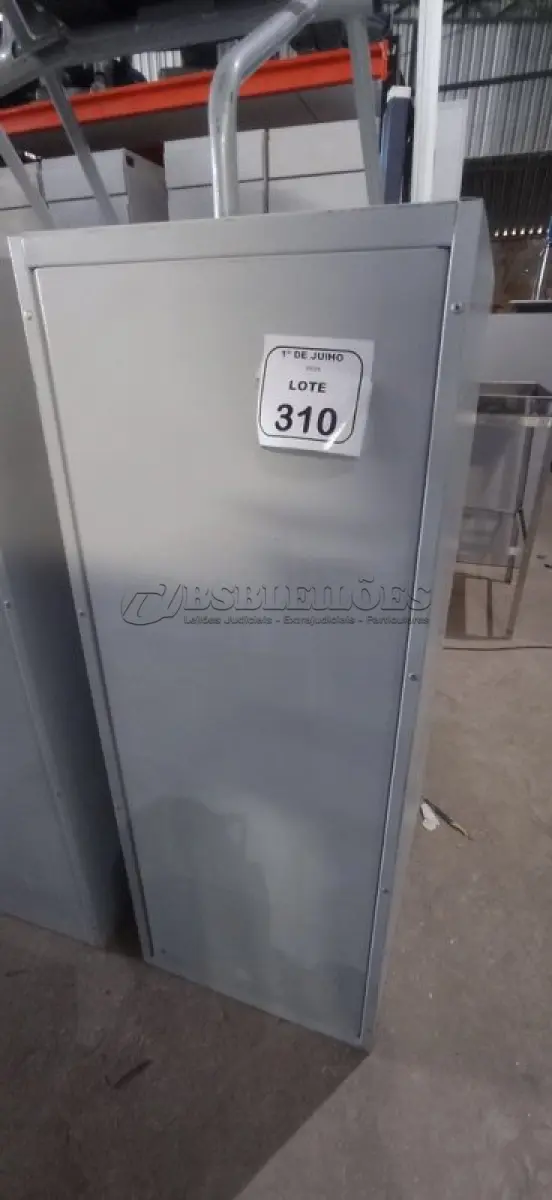 LOTE 310 - 01 ARQUIVO DE AÇO COM 04 GAVETAS. (NO ESTADO) ATENÇÃO! FAZER A VISITAÇÃO ANTES DE ARREMATAR, NÃO SABEMOS SE FUNCIONA, LEILÃO NÃO TEM GARANTIA E NEM DEVOLUÇÃO, SUJEITO A POSSÍVEIS AVARIAS VISÍVEIS/OCULTAS E/OU AUSÊNCIA DE COMPONENTES.