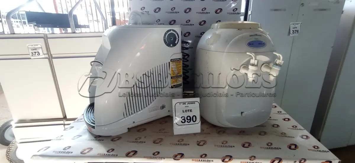 LOTE 390 - 02 PURIFICADORES DE ÁGUA. (NO ESTADO) ATENÇÃO! FAZER A VISITAÇÃO ANTES DE ARREMATAR, NÃO SABEMOS SE FUNCIONA, LEILÃO NÃO TEM GARANTIA E NEM DEVOLUÇÃO, SUJEITO A POSSÍVEIS AVARIAS VISÍVEIS/OCULTAS E/OU AUSÊNCIA DE COMPONENTES.