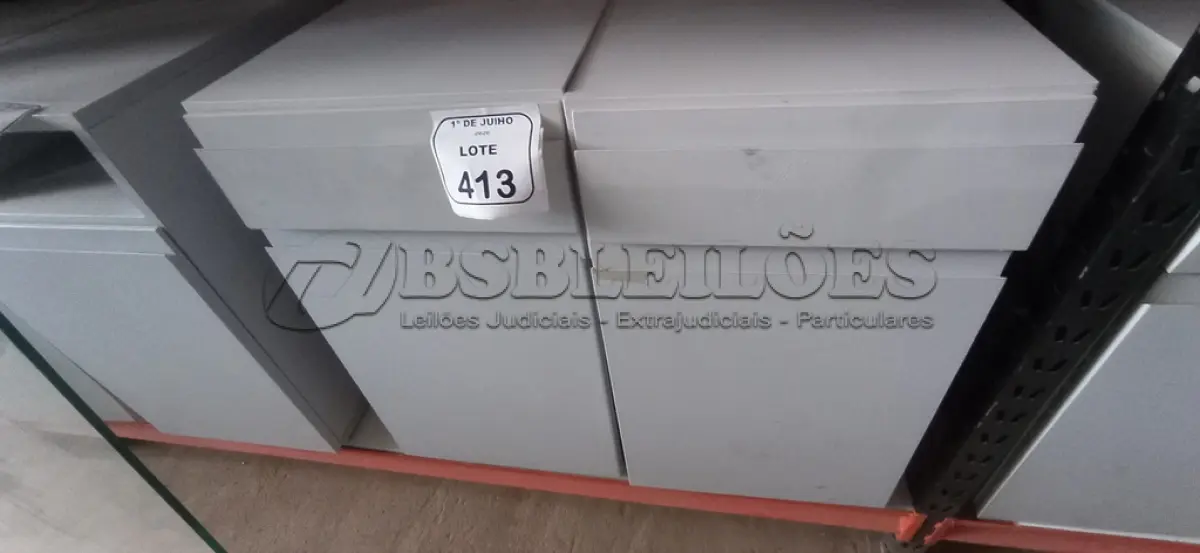 LOTE 413 - 02 ARMÁRIOS PARA CPU COM 01 PORTA E 01 GAVETA. (NO ESTADO) ATENÇÃO! FAZER A VISITAÇÃO ANTES DE ARREMATAR, NÃO SABEMOS SE FUNCIONA, LEILÃO NÃO TEM GARANTIA E NEM DEVOLUÇÃO, SUJEITO A POSSÍVEIS AVARIAS VISÍVEIS/OCULTAS E/OU AUSÊNCIA DE COMPONENTES.
