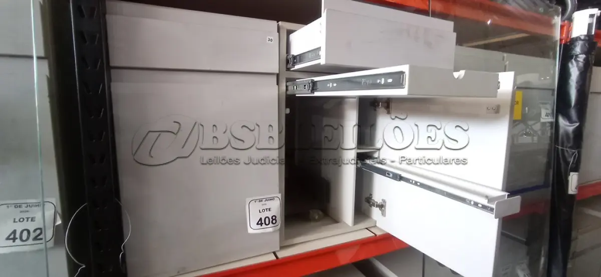 LOTE 408 - 02 ARMÁRIOS PARA CPU COM 01 PORTA E 01 GAVETA. (NO ESTADO) ATENÇÃO! FAZER A VISITAÇÃO ANTES DE ARREMATAR, NÃO SABEMOS SE FUNCIONA, LEILÃO NÃO TEM GARANTIA E NEM DEVOLUÇÃO, SUJEITO A POSSÍVEIS AVARIAS VISÍVEIS/OCULTAS E/OU AUSÊNCIA DE COMPONENTES.
