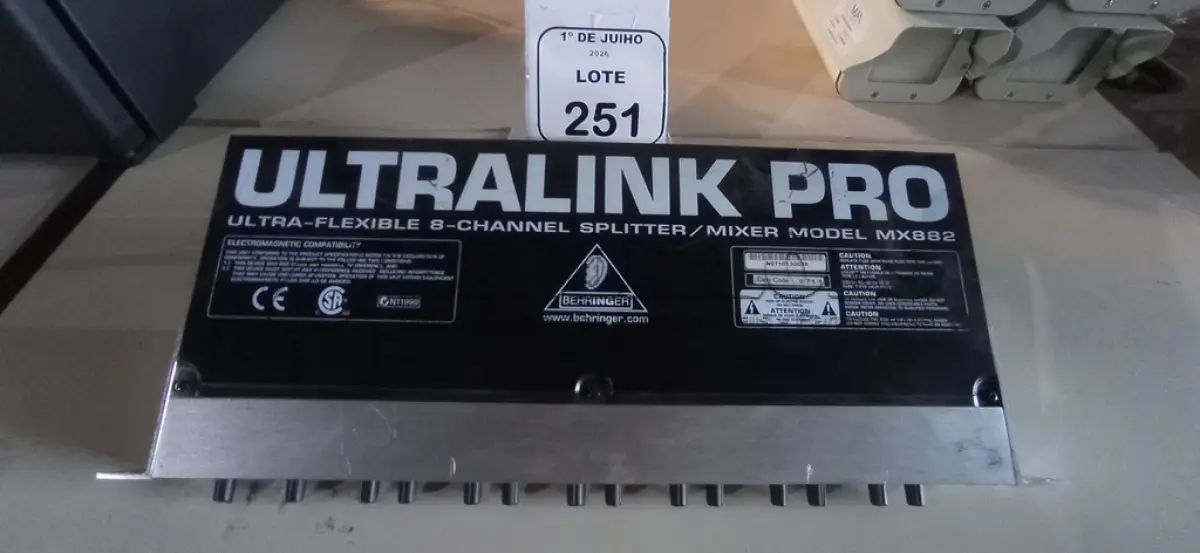LOTE 251 - 01 SISTEMA DE ÁUDIO ULTRA- FLEXIBLE SPLITTER E MIX 8 CANAIS MODELO MX882 MARCA ULTRALINK PRO. (NO ESTADO) ATENÇÃO! FAZER A VISITAÇÃO ANTES DE ARREMATAR, NÃO SABEMOS SE FUNCIONA, LEILÃO NÃO TEM GARANTIA E NEM DEVOLUÇÃO, SUJEITO A POSSÍVEIS AVARIAS VISÍVEIS/OCULTAS E/OU AUSÊNCIA DE COMPONENTES.