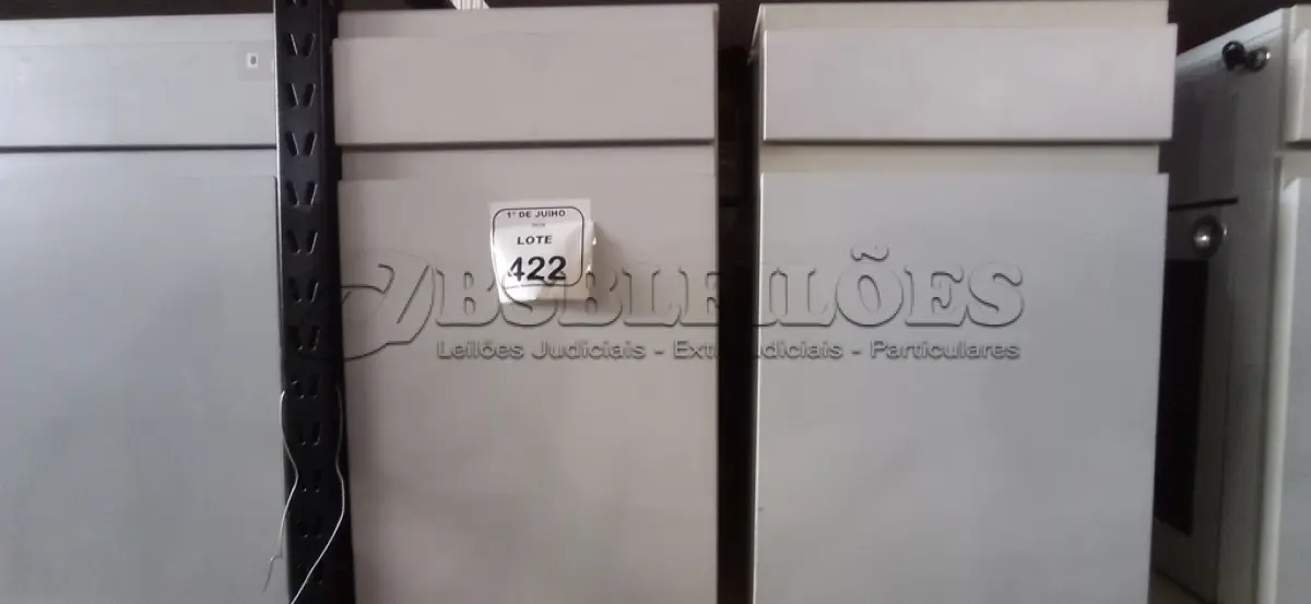 LOTE 422 - 02 ARMÁRIOS PARA CPU COM 01 PORTA E 01 GAVETA. (NO ESTADO) ATENÇÃO! FAZER A VISITAÇÃO ANTES DE ARREMATAR, NÃO SABEMOS SE FUNCIONA, LEILÃO NÃO TEM GARANTIA E NEM DEVOLUÇÃO, SUJEITO A POSSÍVEIS AVARIAS VISÍVEIS/OCULTAS E/OU AUSÊNCIA DE COMPONENTES.