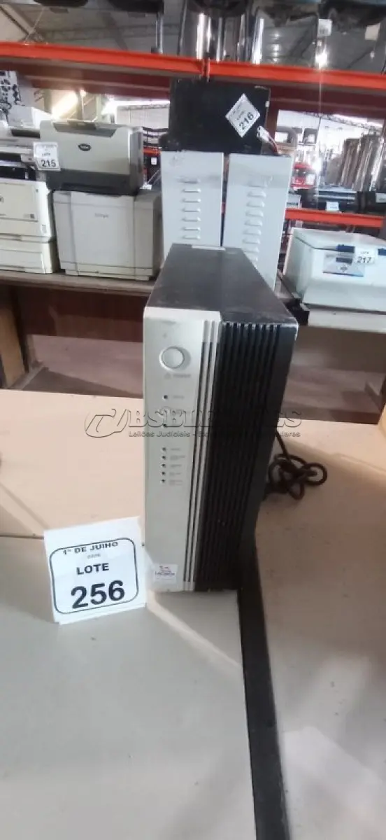 LOTE 256 - 01 NOBREAK DE 2KVA MARCA LACERDA. (NO ESTADO) ATENÇÃO! FAZER A VISITAÇÃO ANTES DE ARREMATAR, NÃO SABEMOS SE FUNCIONA, LEILÃO NÃO TEM GARANTIA E NEM DEVOLUÇÃO, SUJEITO A POSSÍVEIS AVARIAS VISÍVEIS/OCULTAS E/OU AUSÊNCIA DE COMPONENTES.