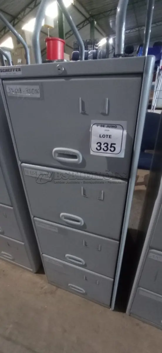 LOTE 335 - 01 ARQUIVO DE AÇO COM 04 GAVETAS. (NO ESTADO) ATENÇÃO! FAZER A VISITAÇÃO ANTES DE ARREMATAR, NÃO SABEMOS SE FUNCIONA, LEILÃO NÃO TEM GARANTIA E NEM DEVOLUÇÃO, SUJEITO A POSSÍVEIS AVARIAS VISÍVEIS/OCULTAS E/OU AUSÊNCIA DE COMPONENTES.