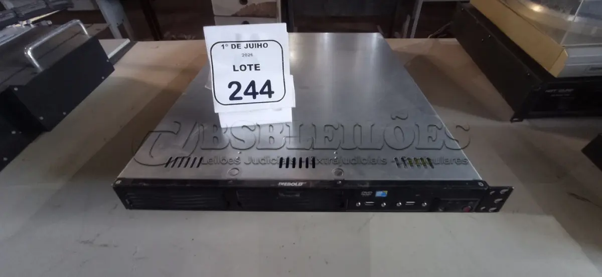LOTE 244 - 01 SERVIDOR RACK MARCA DIEBOLD. (NO ESTADO) ATENÇÃO! FAZER A VISITAÇÃO ANTES DE ARREMATAR, NÃO SABEMOS SE FUNCIONA, LEILÃO NÃO TEM GARANTIA E NEM DEVOLUÇÃO, SUJEITO A POSSÍVEIS AVARIAS VISÍVEIS/OCULTAS E/OU AUSÊNCIA DE COMPONENTES.