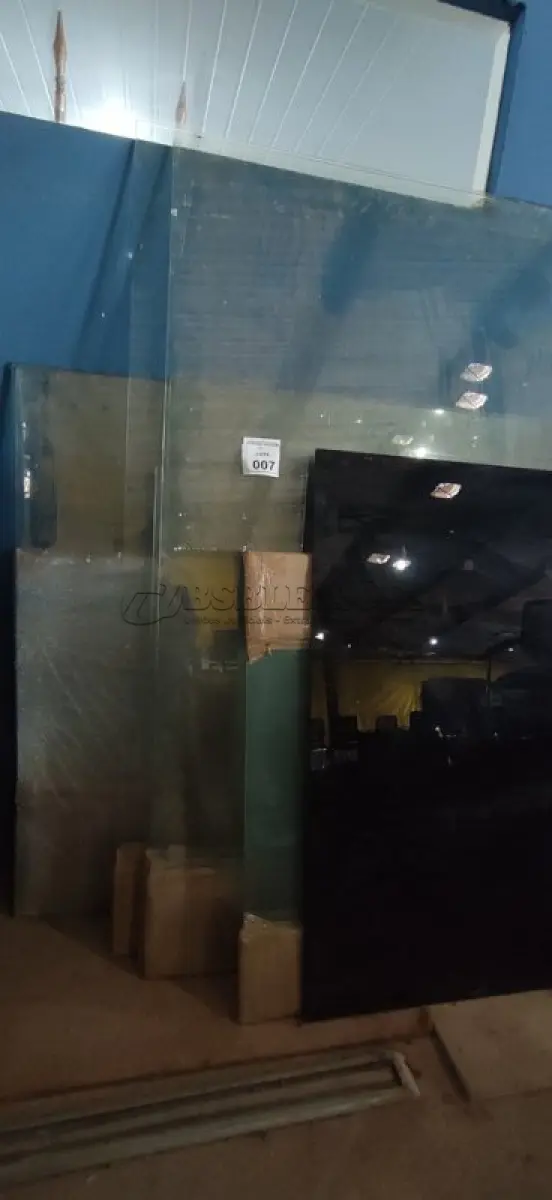 LOTE 007 - 01 LOTE COM VIDROS TAMANHOS DIVERSOS. (NO ESTADO) ATENÇÃO! FAZER A VISITAÇÃO ANTES DE ARREMATAR, NÃO SABEMOS SE FUNCIONA, LEILÃO NÃO TEM GARANTIA E NEM DEVOLUÇÃO, SUJEITO A POSSÍVEIS AVARIAS VISÍVEIS/OCULTAS E/OU AUSÊNCIA DE COMPONENTES.