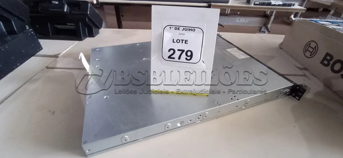 LOTE 279 - 01 SERVIDOR RACK MARCA DIEBOLD. (NO ESTADO) ATENÇÃO! FAZER A VISITAÇÃO ANTES DE ARREMATAR, NÃO SABEMOS SE FUNCIONA, LEILÃO NÃO TEM GARANTIA E NEM DEVOLUÇÃO, SUJEITO A POSSÍVEIS AVARIAS VISÍVEIS/OCULTAS E/OU AUSÊNCIA DE COMPONENTES.