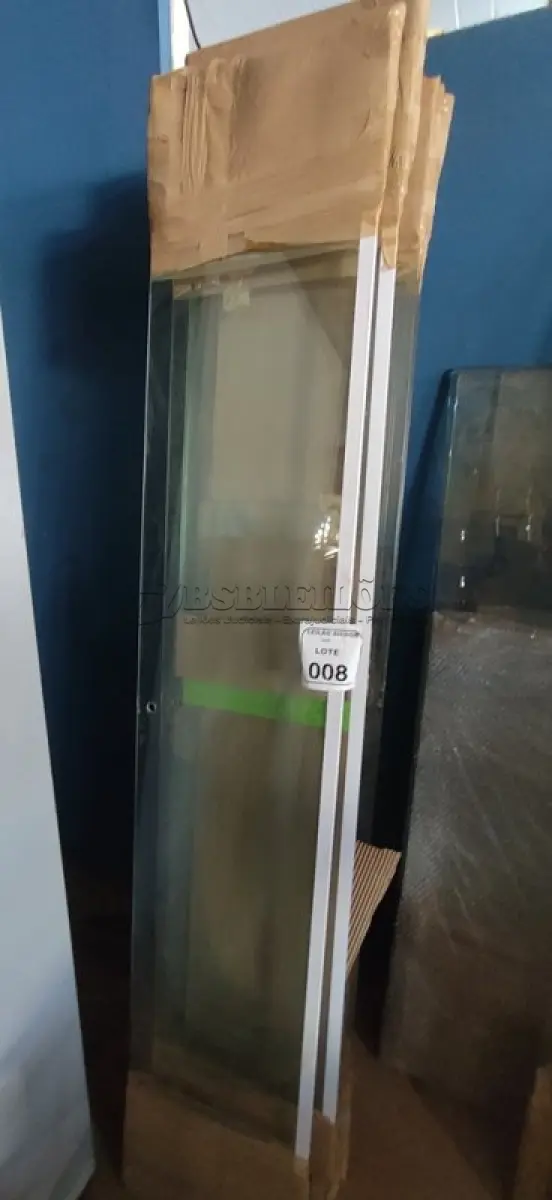 LOTE 008 - 01 LOTE COM VIDROS RETANGULARES. (NO ESTADO) ATENÇÃO! FAZER A VISITAÇÃO ANTES DE ARREMATAR, NÃO SABEMOS SE FUNCIONA, LEILÃO NÃO TEM GARANTIA E NEM DEVOLUÇÃO, SUJEITO A POSSÍVEIS AVARIAS VISÍVEIS/OCULTAS E/OU AUSÊNCIA DE COMPONENTES.