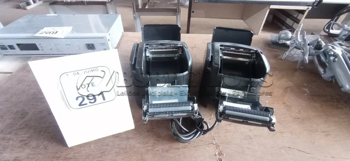 LOTE 291 - 02 IMPRESSORAS TÉRMICAS. (NO ESTADO) ATENÇÃO! FAZER A VISITAÇÃO ANTES DE ARREMATAR, NÃO SABEMOS SE FUNCIONA, LEILÃO NÃO TEM GARANTIA E NEM DEVOLUÇÃO, SUJEITO A POSSÍVEIS AVARIAS VISÍVEIS/OCULTAS E/OU AUSÊNCIA DE COMPONENTES.