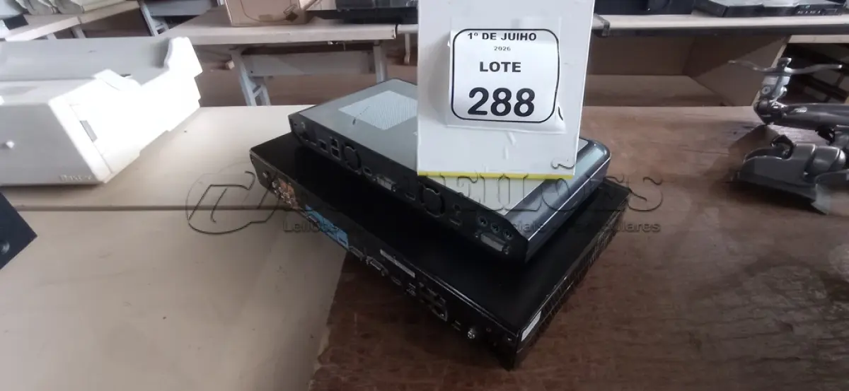 LOTE 288 - 02 APARELHOS DE VIDEOCONFERÊNCIA MARCA HUAWEI E LIFESIZE. (NO ESTADO) ATENÇÃO! FAZER A VISITAÇÃO ANTES DE ARREMATAR, NÃO SABEMOS SE FUNCIONA, LEILÃO NÃO TEM GARANTIA E NEM DEVOLUÇÃO, SUJEITO A POSSÍVEIS AVARIAS VISÍVEIS/OCULTAS E/OU AUSÊNCIA DE COMPONENTES.