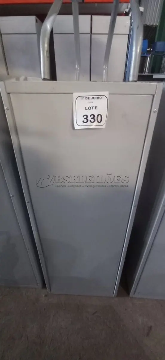 LOTE 330 - 01 ARQUIVO DE AÇO COM 04 GAVETAS. (NO ESTADO) ATENÇÃO! FAZER A VISITAÇÃO ANTES DE ARREMATAR, NÃO SABEMOS SE FUNCIONA, LEILÃO NÃO TEM GARANTIA E NEM DEVOLUÇÃO, SUJEITO A POSSÍVEIS AVARIAS VISÍVEIS/OCULTAS E/OU AUSÊNCIA DE COMPONENTES.