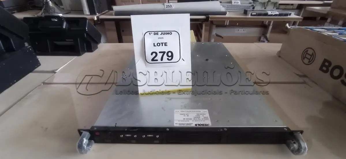LOTE 279 - 01 SERVIDOR RACK MARCA DIEBOLD. (NO ESTADO) ATENÇÃO! FAZER A VISITAÇÃO ANTES DE ARREMATAR, NÃO SABEMOS SE FUNCIONA, LEILÃO NÃO TEM GARANTIA E NEM DEVOLUÇÃO, SUJEITO A POSSÍVEIS AVARIAS VISÍVEIS/OCULTAS E/OU AUSÊNCIA DE COMPONENTES.