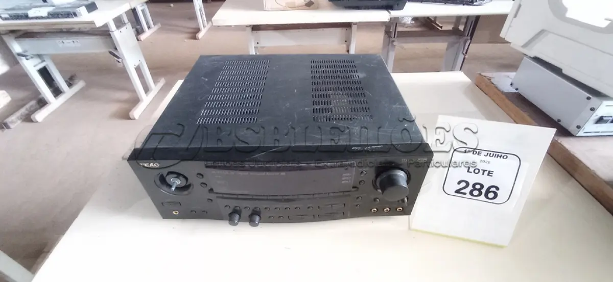 LOTE 286 - 01 RECEIVER MARCA TEAC. (NO ESTADO) ATENÇÃO! FAZER A VISITAÇÃO ANTES DE ARREMATAR, NÃO SABEMOS SE FUNCIONA, LEILÃO NÃO TEM GARANTIA E NEM DEVOLUÇÃO, SUJEITO A POSSÍVEIS AVARIAS VISÍVEIS/OCULTAS E/OU AUSÊNCIA DE COMPONENTES.