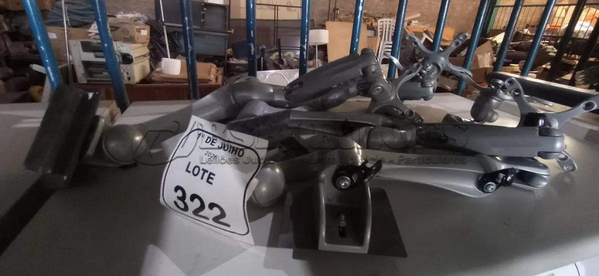LOTE 322 - 05 SUPORTES DE MONITORES PARA PAREDE. (NO ESTADO) ATENÇÃO! FAZER A VISITAÇÃO ANTES DE ARREMATAR, NÃO SABEMOS SE FUNCIONA, LEILÃO NÃO TEM GARANTIA E NEM DEVOLUÇÃO, SUJEITO A POSSÍVEIS AVARIAS VISÍVEIS/OCULTAS E/OU AUSÊNCIA DE COMPONENTES.
