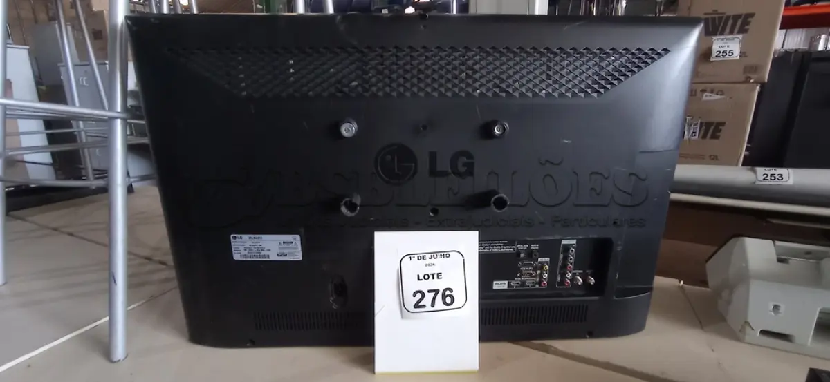 LOTE 276 - 01 TV 32’’ MARCA LG. (NO ESTADO) ATENÇÃO! FAZER A VISITAÇÃO ANTES DE ARREMATAR, NÃO SABEMOS SE FUNCIONA, LEILÃO NÃO TEM GARANTIA E NEM DEVOLUÇÃO, SUJEITO A POSSÍVEIS AVARIAS VISÍVEIS/OCULTAS E/OU AUSÊNCIA DE COMPONENTES.