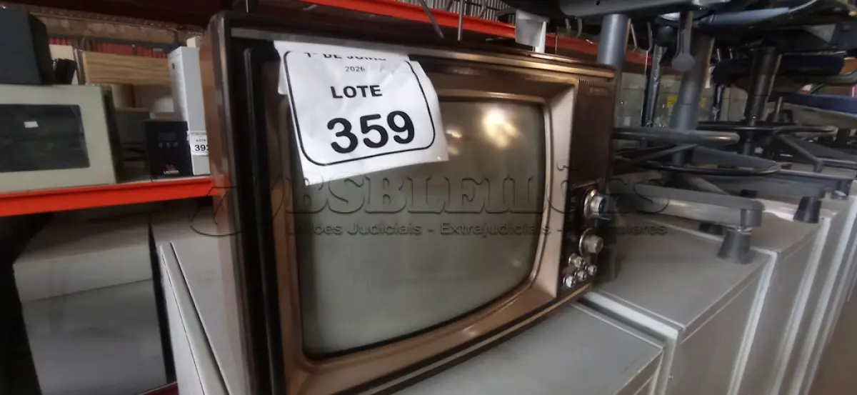 LOTE 359 - 01 TV DE TUBO ANTIGO MODELO CTP 3701 MARCA SANYO. (NO ESTADO) ATENÇÃO! FAZER A VISITAÇÃO ANTES DE ARREMATAR, NÃO SABEMOS SE FUNCIONA, LEILÃO NÃO TEM GARANTIA E NEM DEVOLUÇÃO, SUJEITO A POSSÍVEIS AVARIAS VISÍVEIS/OCULTAS E/OU AUSÊNCIA DE COMPONENTES.