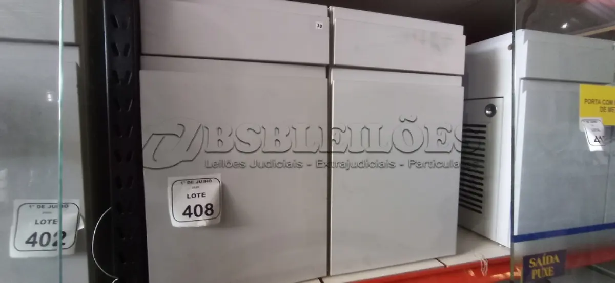 LOTE 408 - 02 ARMÁRIOS PARA CPU COM 01 PORTA E 01 GAVETA. (NO ESTADO) ATENÇÃO! FAZER A VISITAÇÃO ANTES DE ARREMATAR, NÃO SABEMOS SE FUNCIONA, LEILÃO NÃO TEM GARANTIA E NEM DEVOLUÇÃO, SUJEITO A POSSÍVEIS AVARIAS VISÍVEIS/OCULTAS E/OU AUSÊNCIA DE COMPONENTES.