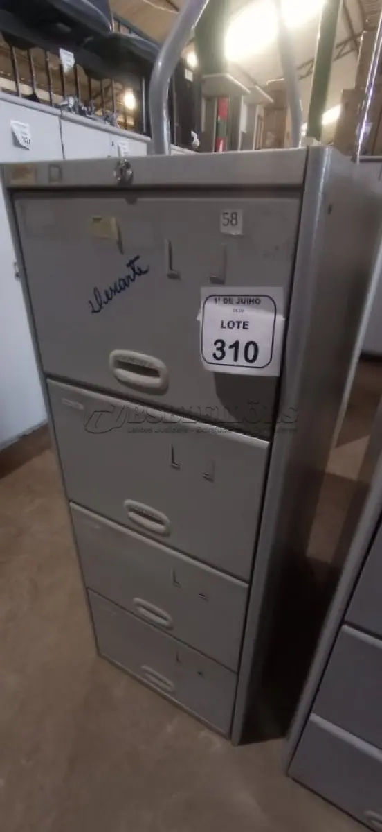LOTE 310 - 01 ARQUIVO DE AÇO COM 04 GAVETAS. (NO ESTADO) ATENÇÃO! FAZER A VISITAÇÃO ANTES DE ARREMATAR, NÃO SABEMOS SE FUNCIONA, LEILÃO NÃO TEM GARANTIA E NEM DEVOLUÇÃO, SUJEITO A POSSÍVEIS AVARIAS VISÍVEIS/OCULTAS E/OU AUSÊNCIA DE COMPONENTES.