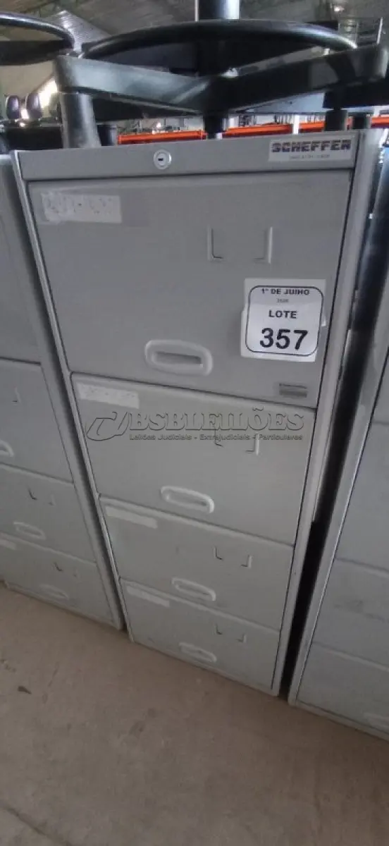 LOTE 357 - 01 ARQUIVO DE AÇO COM 04 GAVETAS. (NO ESTADO) ATENÇÃO! FAZER A VISITAÇÃO ANTES DE ARREMATAR, NÃO SABEMOS SE FUNCIONA, LEILÃO NÃO TEM GARANTIA E NEM DEVOLUÇÃO, SUJEITO A POSSÍVEIS AVARIAS VISÍVEIS/OCULTAS E/OU AUSÊNCIA DE COMPONENTES.