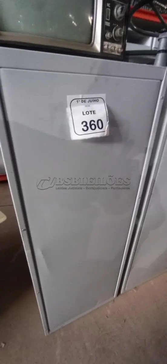 LOTE 360 - 01 ARQUIVO DE AÇO COM 04 GAVETAS. (NO ESTADO) ATENÇÃO! FAZER A VISITAÇÃO ANTES DE ARREMATAR, NÃO SABEMOS SE FUNCIONA, LEILÃO NÃO TEM GARANTIA E NEM DEVOLUÇÃO, SUJEITO A POSSÍVEIS AVARIAS VISÍVEIS/OCULTAS E/OU AUSÊNCIA DE COMPONENTES.