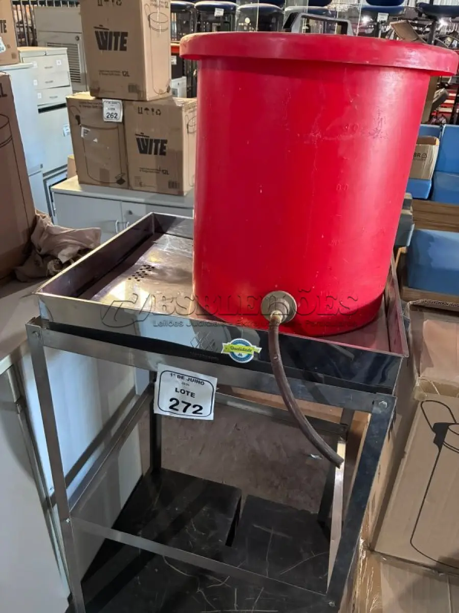LOTE 272 - 01 BANHO MARIA EM INOX E 01 RECIPIENTE DE ARMAZENAMENTO COM MANGUEIRA DE SAÍDA. (NO ESTADO) ATENÇÃO! FAZER A VISITAÇÃO ANTES DE ARREMATAR, NÃO SABEMOS SE FUNCIONA, LEILÃO NÃO TEM GARANTIA E NEM DEVOLUÇÃO, SUJEITO A POSSÍVEIS AVARIAS VISÍVEIS/OCULTAS E/OU AUSÊNCIA DE COMPONENTES.